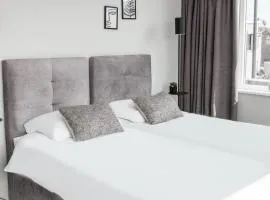 Spacious Suite w AC, City Center