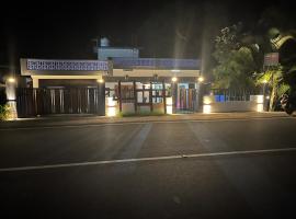 Tulips villa، مكان إقامة مع الخدمة الذاتية لإعداد الطعام في Mānantoddy