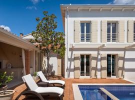 Villa Rafaelle with 3 bedrooms and pool in Porec, хотел в Вабрига