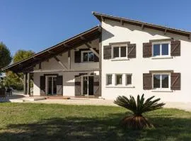 VILLA JOSEPHINE with swimmingpool in Arès