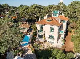 VILLA L'ARGENTINE - for 13 people - heated swimming pool sauna and jacuzzi