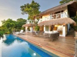 Spectacular view overlooking the famous Boracay white beach !