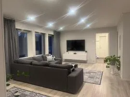 Luxury Lakeside Villa, Traditional Sauna & Wifi