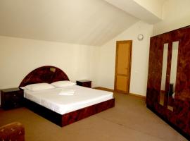 Garni Toun Hotel, hotel v destinaci Garni