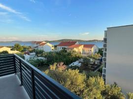 Apartments Beachwalk Heaven Milica، فندق في سريما