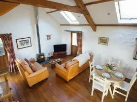 Peaceful Pembrokeshire Farm Cottage with Hot Tub