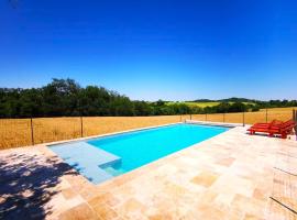LES JARDINS DE ROQUEVIDAL Grande maison au calme avec jeux Parfaite pour familles et amis Entre Toulouse Albi Castres, Hotel in Roquevidal