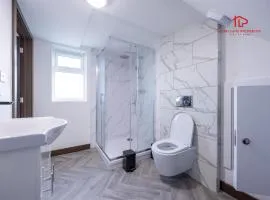 Luxury 9-Bed Contractor Home with Ensuite Rooms