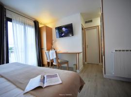 Logis Le Gavrinis โรงแรมในบาดอง