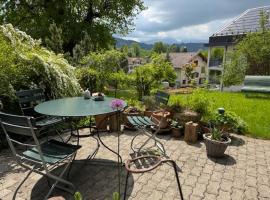 3 Zimmerwohnung mit Gartenterrasse, mitten im idyllischen Gais für 1 bis 3 Personen, hotel i Gais