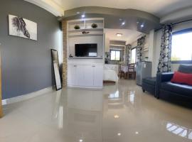 Zulueta Holiday Homes, hotel in Bateng