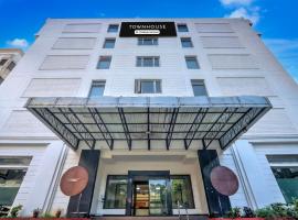 Townhouse Kakinada Nagamalli Thota Junction, hotel a Kākināda