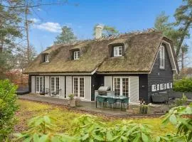 Beach Access Holiday Home in Hornbaek