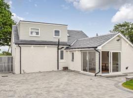 5 Bed cottage with Hot tub، فندق في Bannockburn