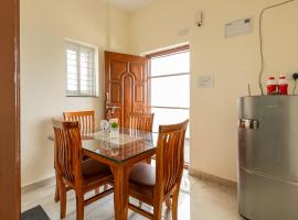 1BHK Home Away From Home Hitec City, hotelli kohteessa Kondapur