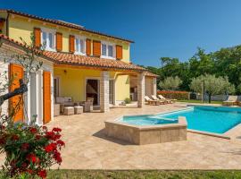 Activity villa Gardenia with pool in Tinjan, hotel i Srbinjak