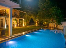 Ovenro Hotel Yala, Kataragama, hotel con pileta en Kataragama