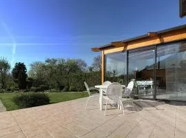 Chambre Bergamote, Au pied de la Colline