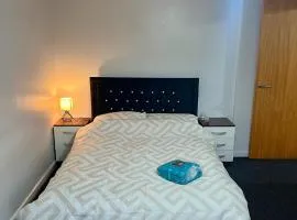 Modern 1-Bed Retreat Cozy, Bright and Central