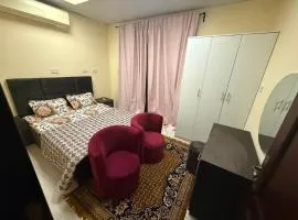 Small apartment 10 minutes from Abu Dhabi Airport for Married Couple or Single with parking
