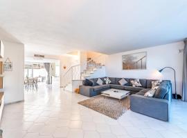 Miraflores Luxury Duplex, hotel a Mijas Costa