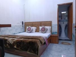 Shree Girraj Dham Vrindavan, hotel v destinaci Chhatikara