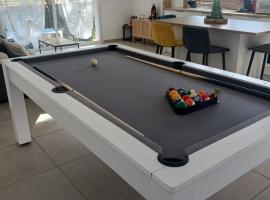 Villa L'Eden des Aspres T4 plain pied avec Jardin, terrasse & billard, hotell i Thuir