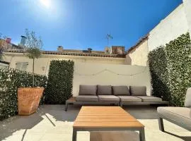 2 bedrooms, large terrace, city center