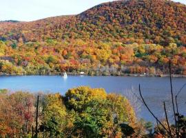 Luxury Townhouse Near West Point, hotel em Highland Falls