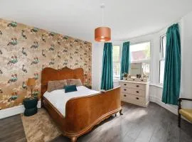 Croydon, victorian garden maisonette, free parking, Gatwick accessible