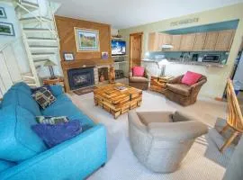 Flying Dutchman 1192 by SummitCove Lodging