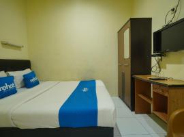 Rehat at Wahidin Guest House, ξενοδοχείο σε Tangkil