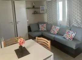 Charming Mobile Home in Les Mathes, Close to La Palmyre Zoo