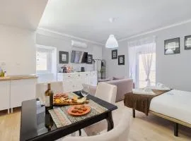 Lovely Fontenova - By Y Concept