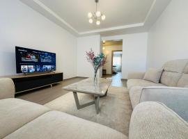 Joli f3 a Gambetta - king bed - fast internet - 100m2, hotel in Oran