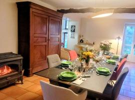 La Colline Gersoise-Piscine-Sauna, villa en La Sauvetat