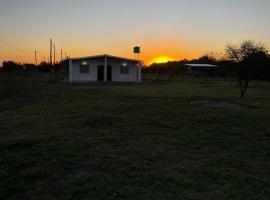 Cabañas nuevo amanecer Ara pyahu，位于埃斯基纳的酒店