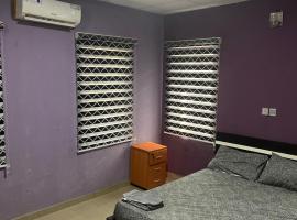 da vics guests house, ξενοδοχείο σε Egbe