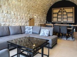 Ibiza, hotel em Batroûn