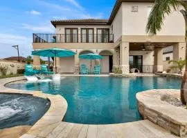 Paradise Villa: 2 blocks from beach, private pool
