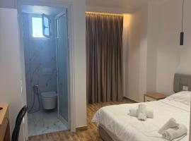 Blue Pines Villa, hotel di Vlore