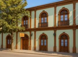 Hotel Halley, Encanto Colonial en el Centro de Vicuña