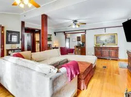 4 Mi to Camelback! Group-Friendly Poconos Cabin