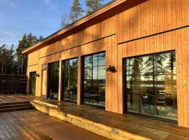 New Luxury Villa by the Sea with Panoramic Views, hotel i Porvoo