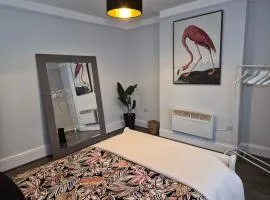 Newly refurbished flat with Free Parking