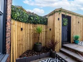 Telford Family 3 Bedroom Retreat, hotel i Oakengates