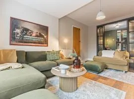 Spacious 4-Bed Cottage with Hot Tub&Parking