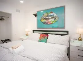 Big gated yard, Work play room, King bed