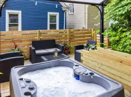 Private Hot Tub King beds 1 Block from Butler St