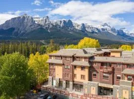 Rustic Creekside Retreat 2BR with Stunning View